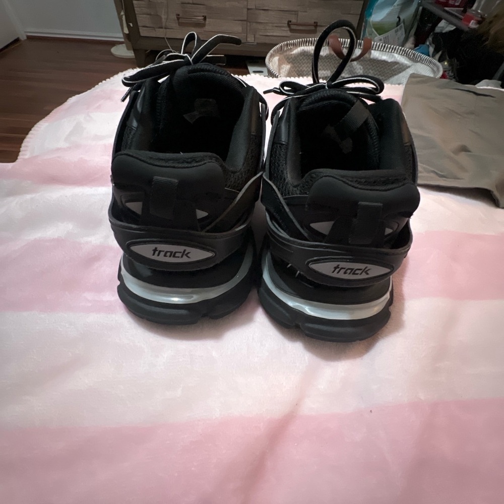 men’s balenciaga track runners 
size 10 
brand new with box, bag, extra laces - Picture 4 of 6